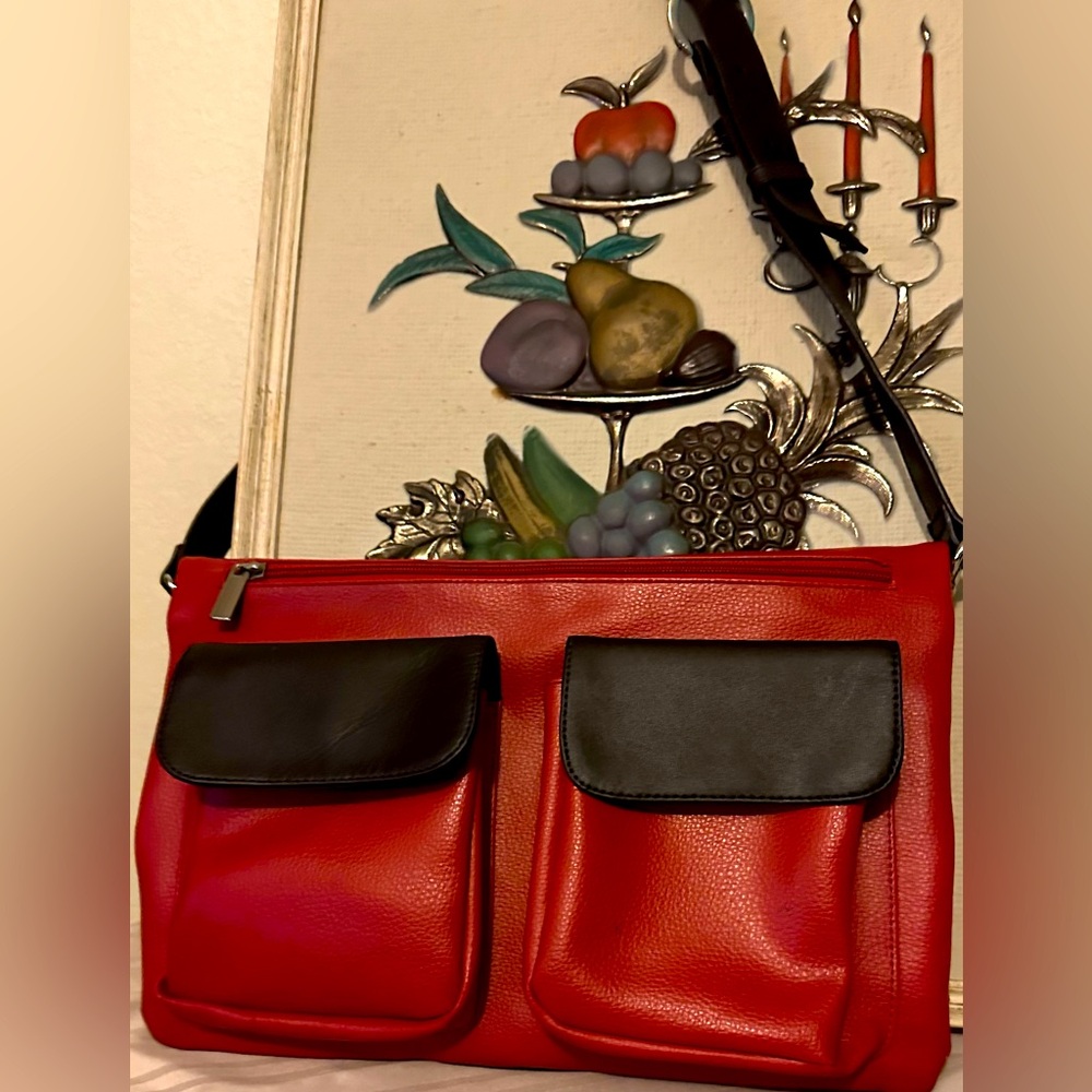 EUC Bocci + Bii Italia leather purse or backpack in black & red several pock